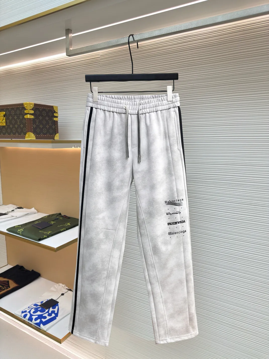 Balenciaga 🆕2026 Autumn and Winter New Arrival Casual Pants! 🎁On sale simultaneously on the official website. Brand Classic LOGO casual pants, customized fabrics, excellent comfort and strong touch. Highly recognisable, perfect appearance and craftsmanship. Size:M-3XL